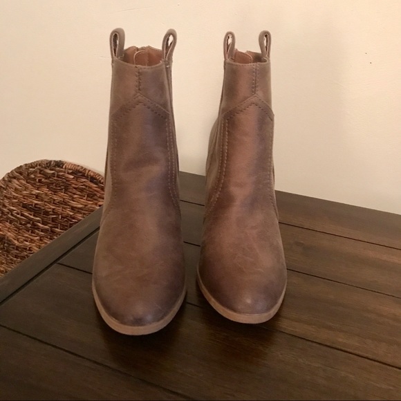 Fabulous tan booties! - Picture 4 of 5